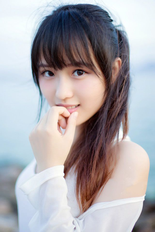 “孝直，几年不见，你跟那老狐狸学得一套还真管用。”城中的战斗已经接近尾声，零星的抵抗并不能为这已经倾倒的成都城带来任何变故，庞统和魏延找到了法正和张松，微笑道。